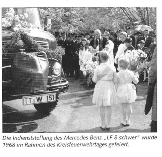 Erstes motorisiertes Löschfahrzeug